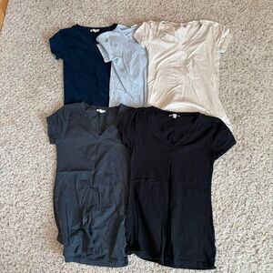 Set of 5 V-Neck T-Shirts Size Small